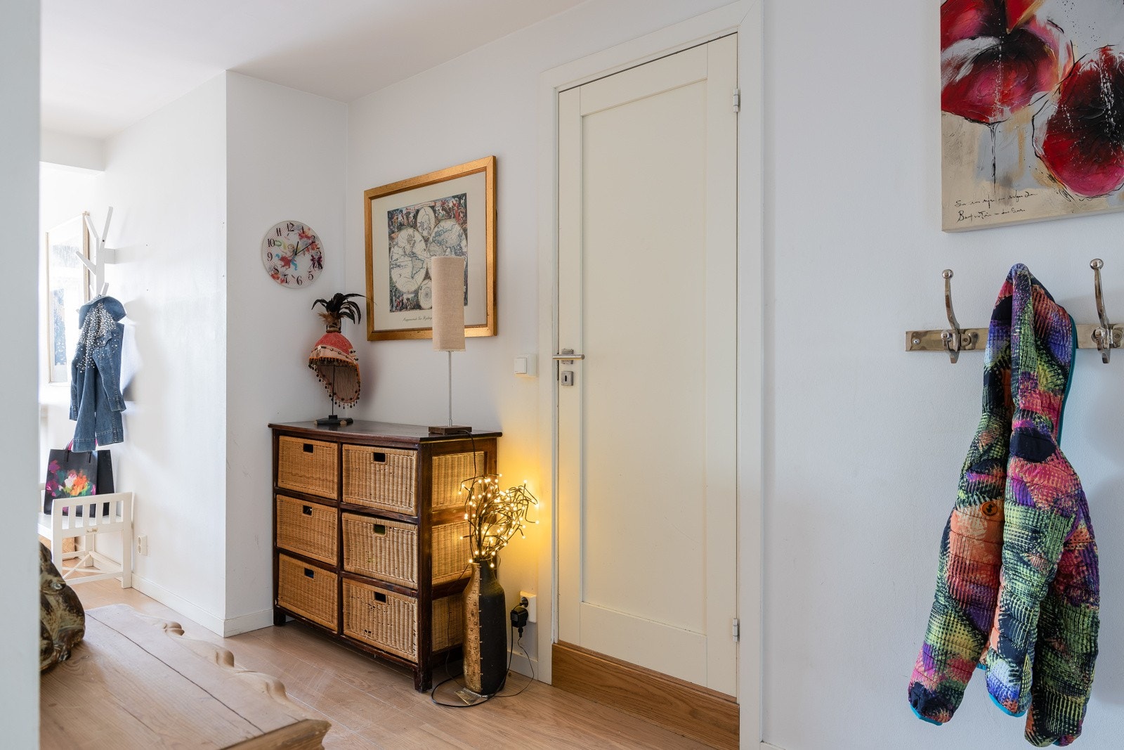 Lyst og hyggelig inngangsparti Galleribilde