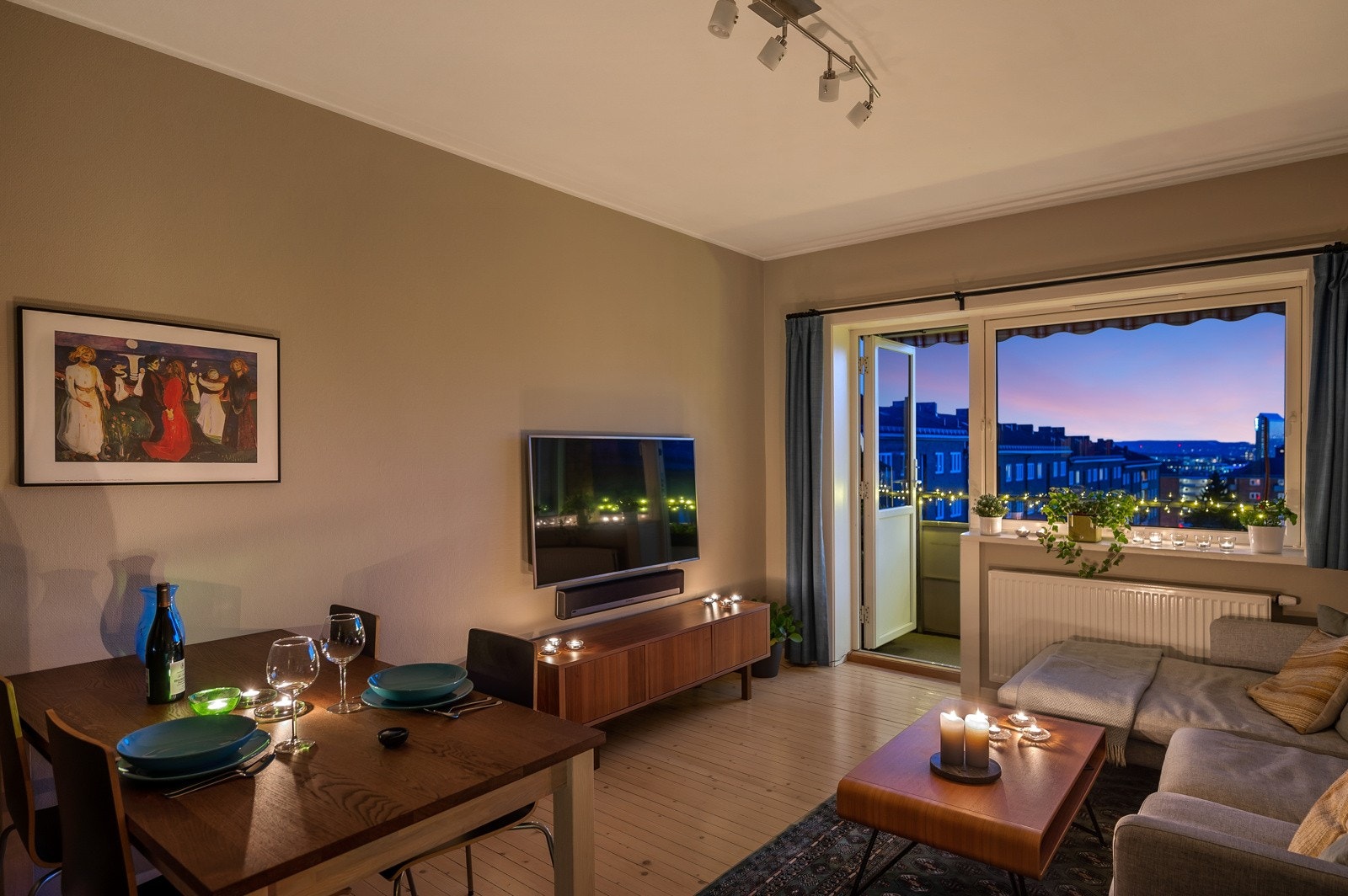 Stuen har en god størrelse hvor du kan møblere etter egne behov. Galleribilde