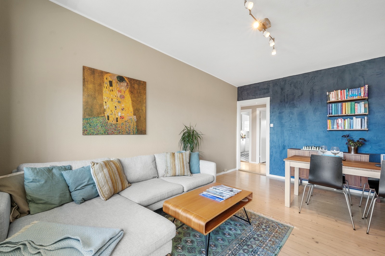 Legg merke til de flotte originale tregulvene. Galleribilde