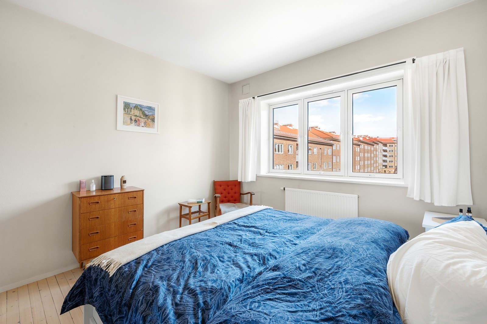 Soverommet er vent mot nordøst, altså vekk fra kveldssolen. Så her kan du ha det så svalt du bare vil når du skal sove. Galleribilde