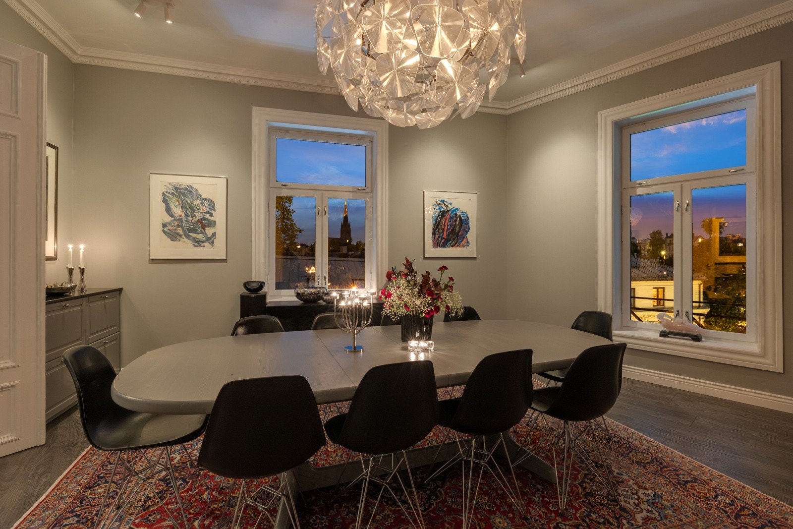 Rommet er utmerket for sosiale sammenkomster med venner og familie! Galleribilde