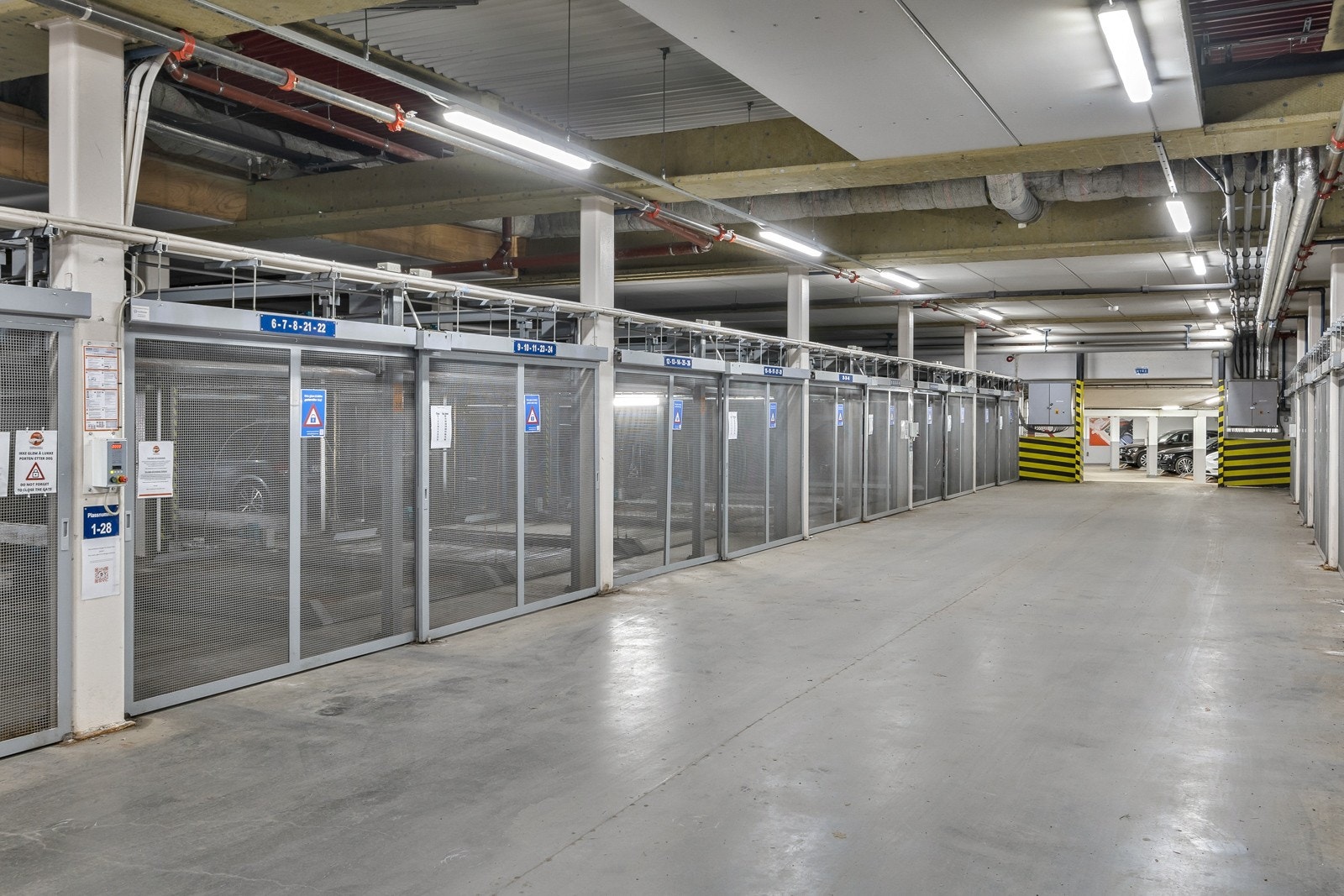 Mulighet for leie av garasjeplass i byggets kjeller. Galleribilde