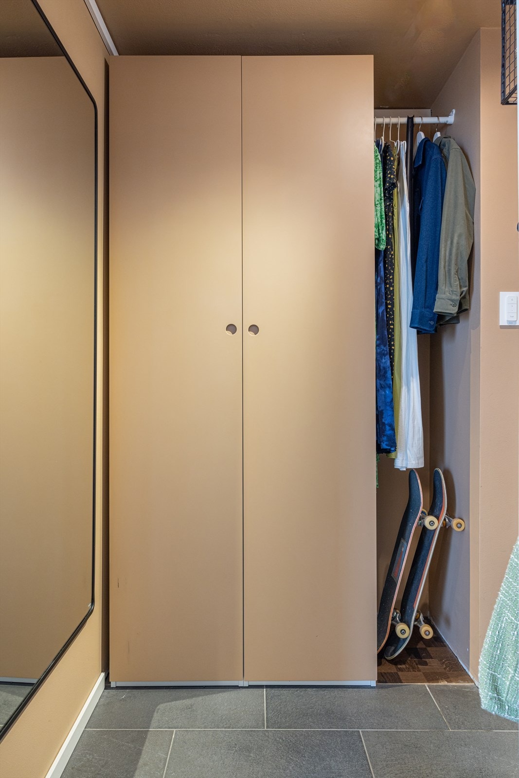 Det er også godt med oppbevaringplass i entréen Galleribilde