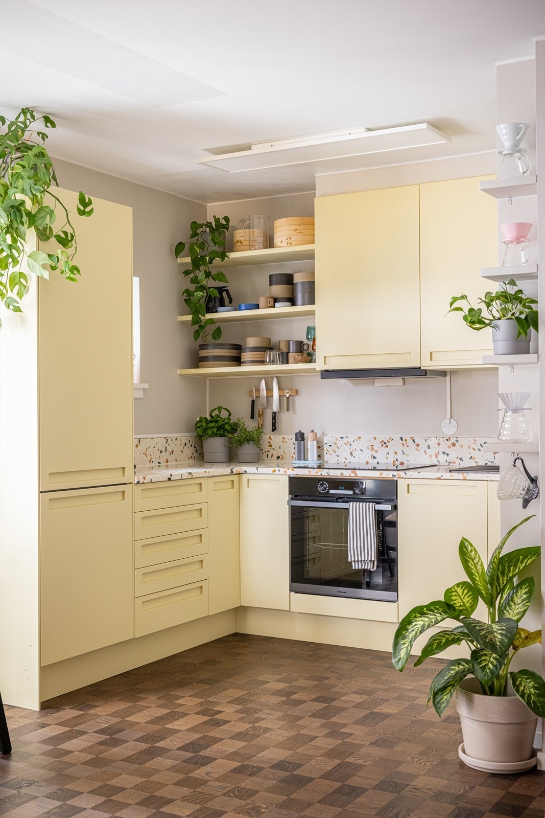 Nydelig kjøkken pusset opp i 2022 med gjennomtenkte materialvalg Galleribilde