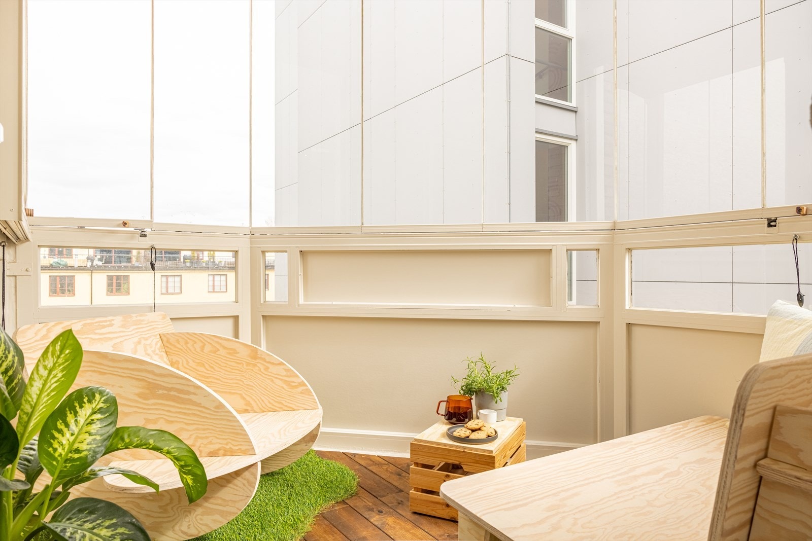 Innglasset østvendt balkong på 5 m² med utgang fra stue/kjøkken Galleribilde