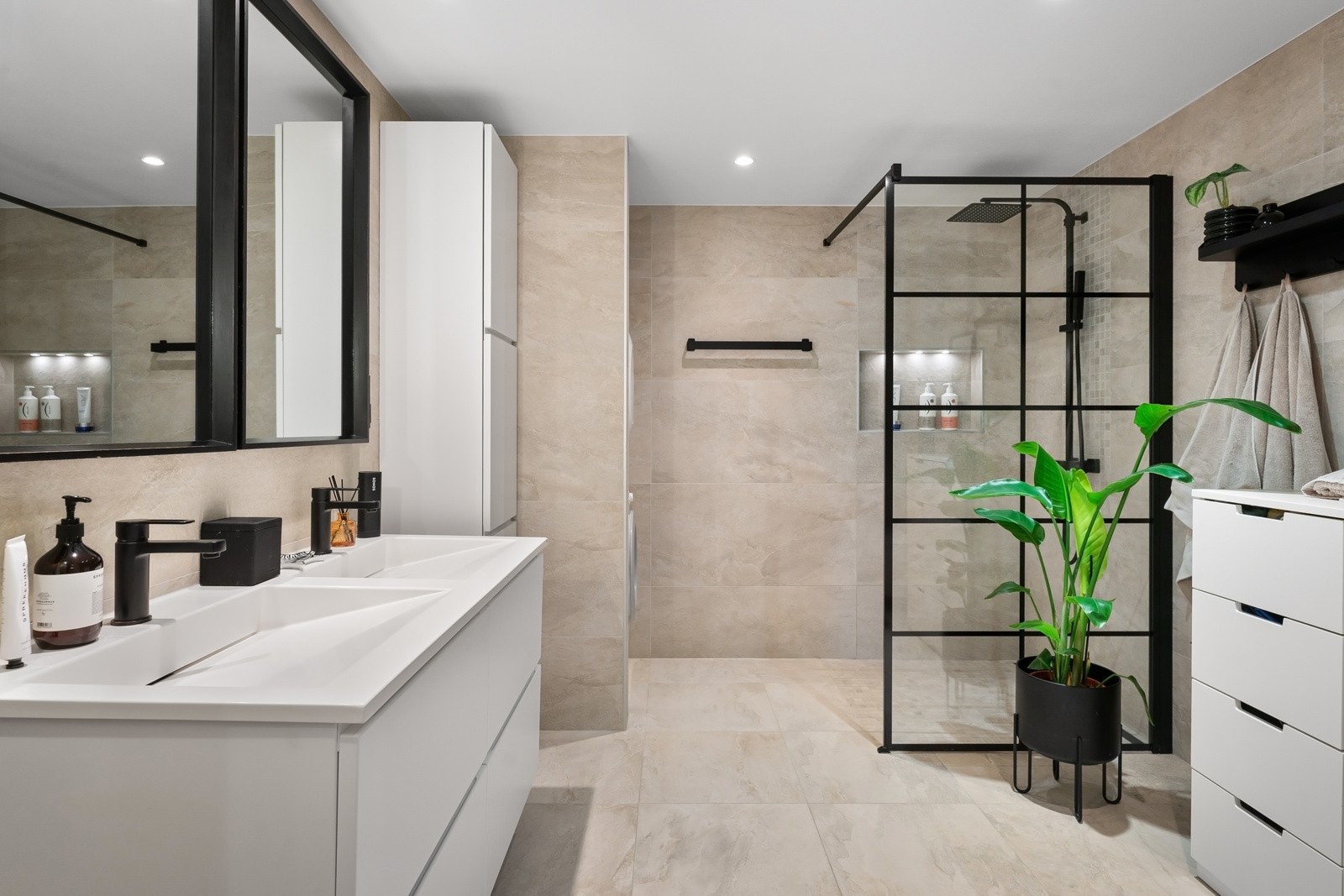 Flislagt bad med gulvvarme Galleribilde