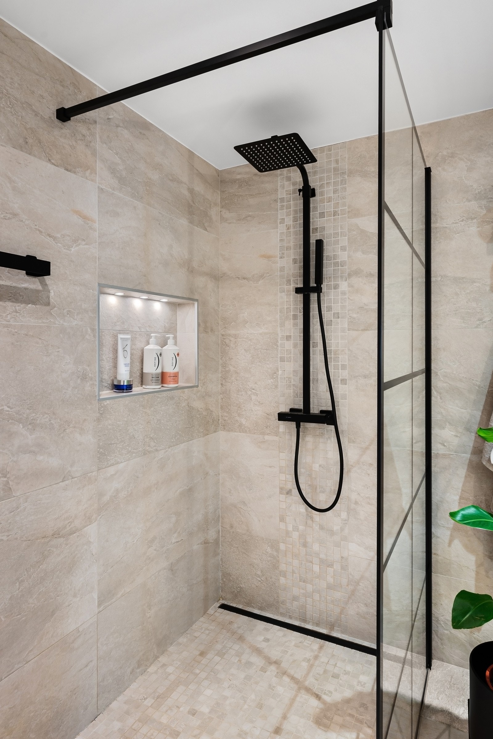 Dusjnisje på bad Galleribilde