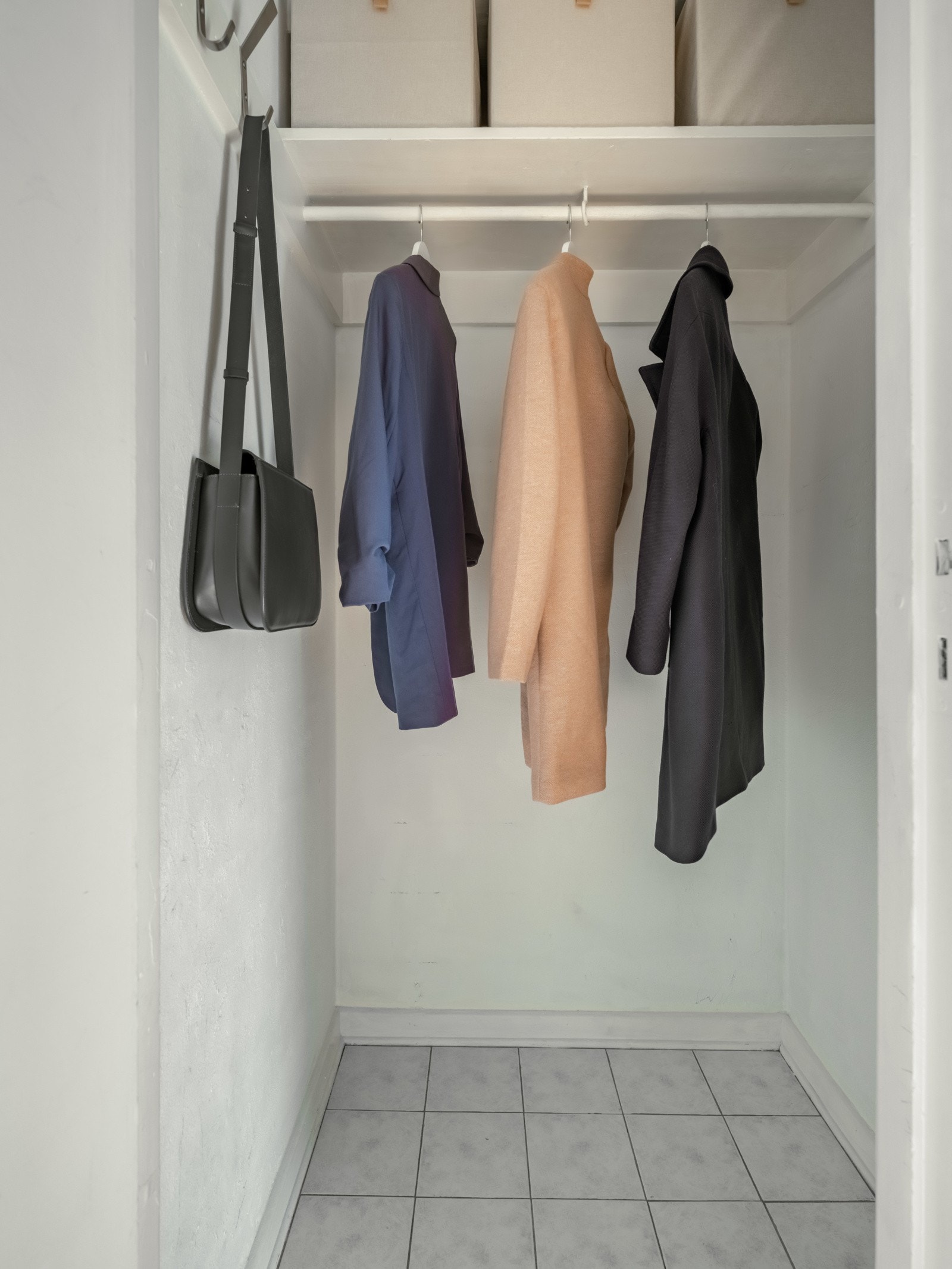 Den innvendige boden/kottet i entreen er virkelig praktisk med god plass til det du måtte trenge. Galleribilde