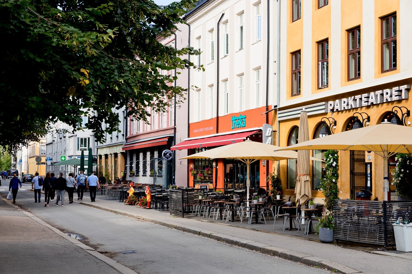 Grünerløkka har et rikt utvalg av spisesteder, slik som Parkteatret. Galleribilde