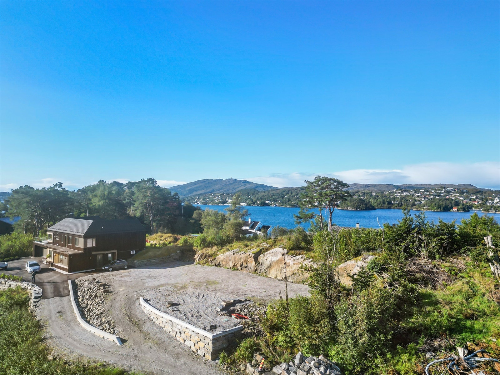 Eiendomsmegler Krogsveen ved Christer Haugen presenterer boligtomt i Alvøen Galleribilde
