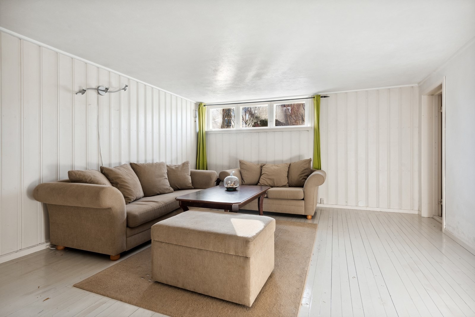 Stor kjellerstue med gode innredningsmuligheter Galleribilde