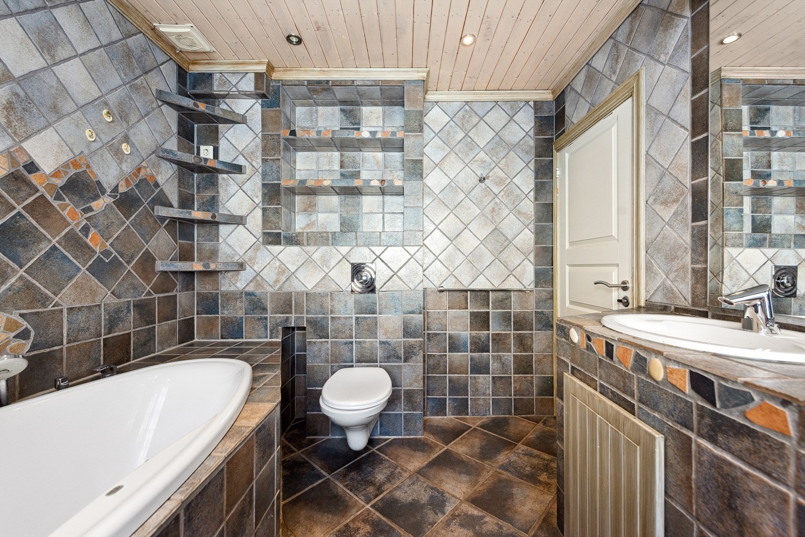 Det er godt med integrerte hylleløsninger Galleribilde