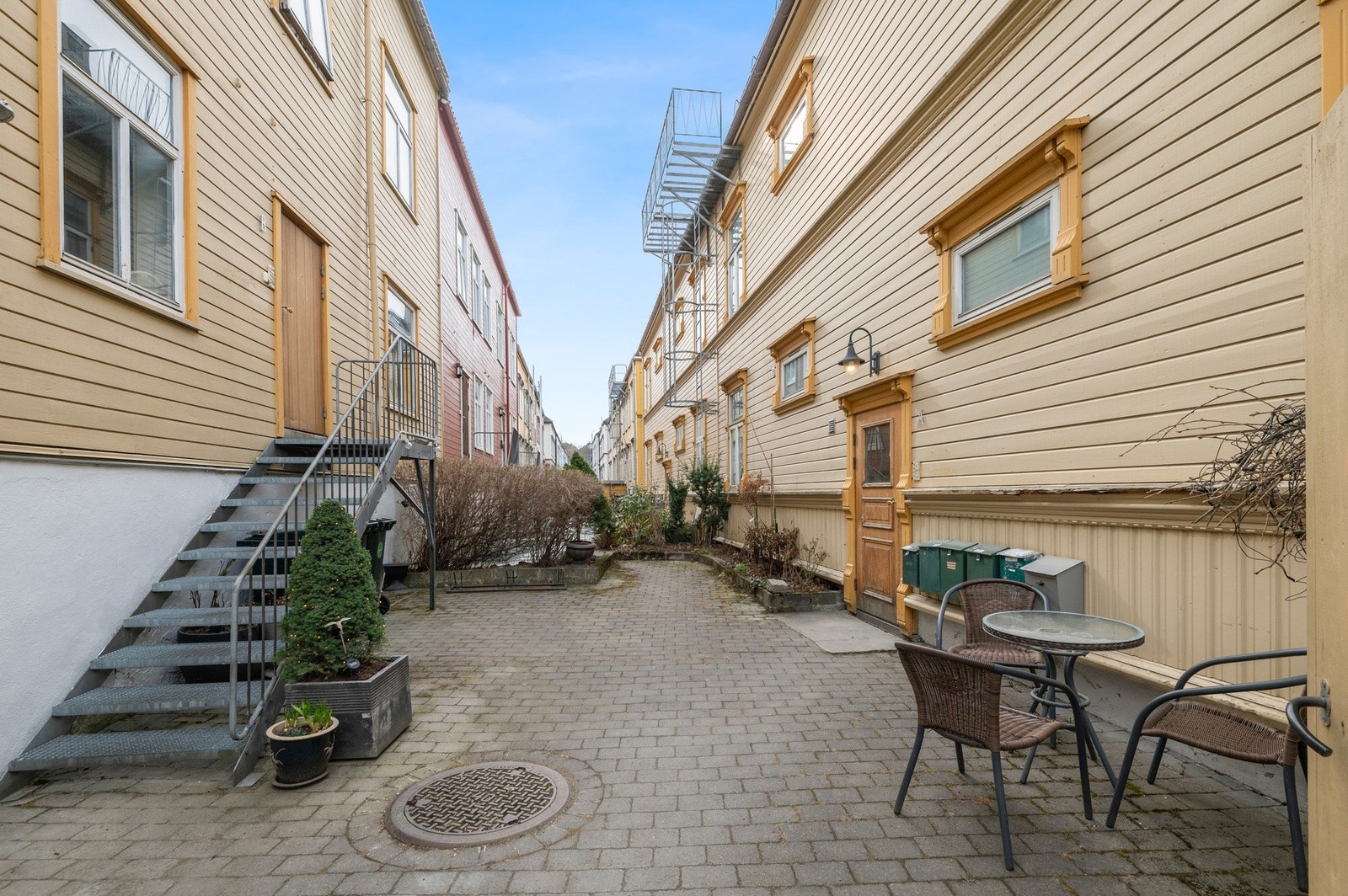 Velkommen til Rosenborg Gate 30 B! En trivelig og pent oppusset 2-roms selveier med sentral og skjermet beliggenhet på Møllenberg. Galleribilde