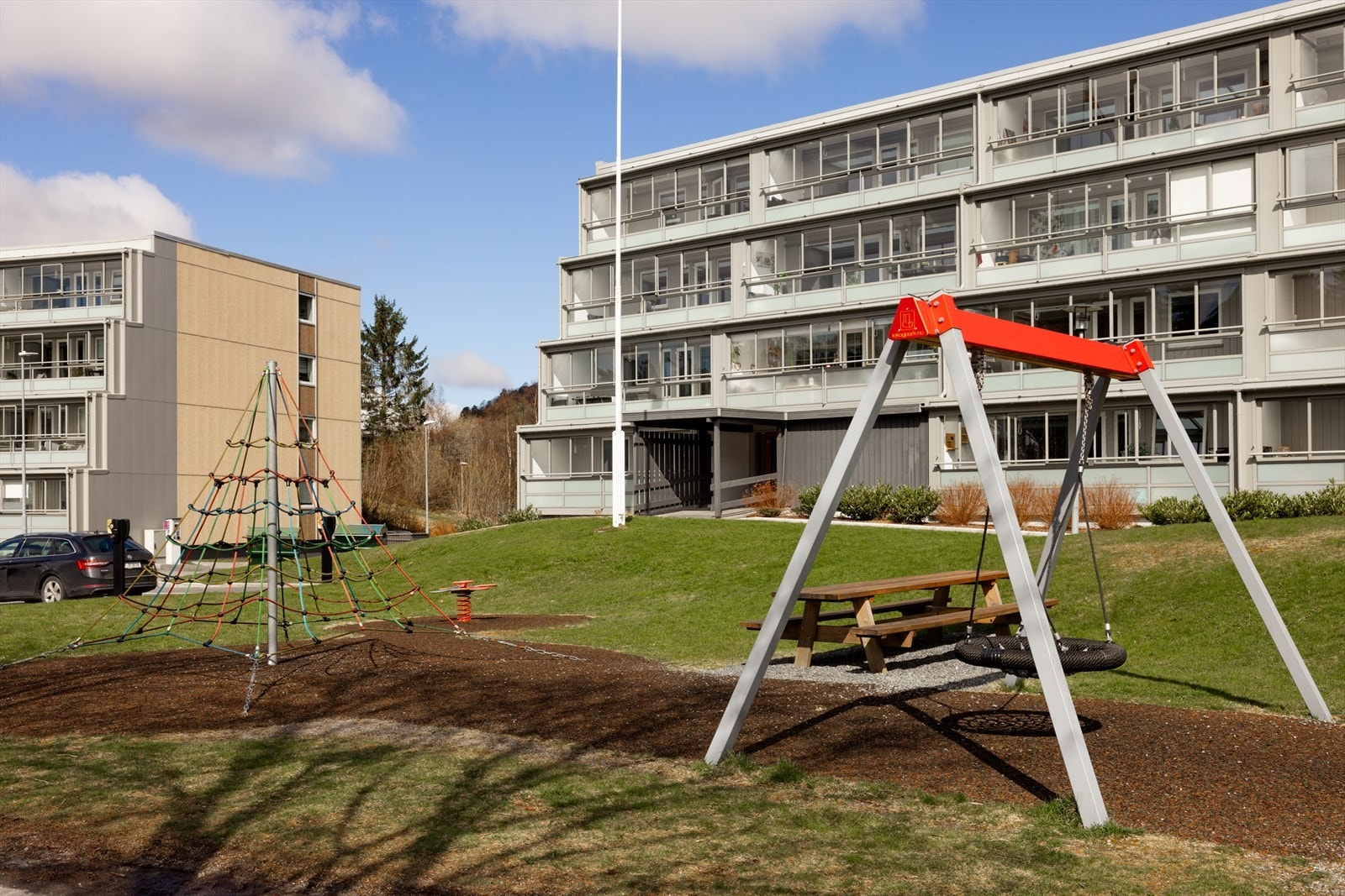Boligen har en fin lokal beliggenhet og området omtales som barnevennlig og rolig. Galleribilde