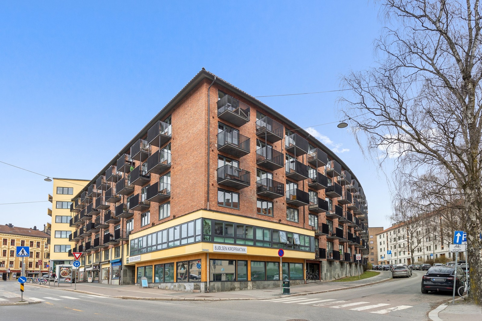 Leiligheten har en sentral og fin beliggenhet på Sagene. Her bor du med gangavstand til alt av servicetilbud, grønne parker, Akerselva og et godt kollektivtilbud. Galleribilde