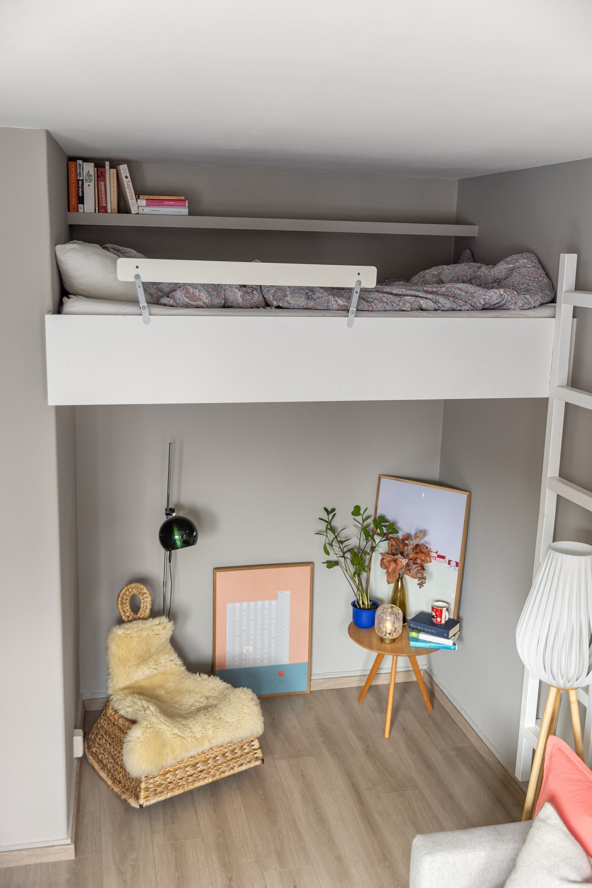 Adkomst til sovehems via vegghengt stige. Galleribilde