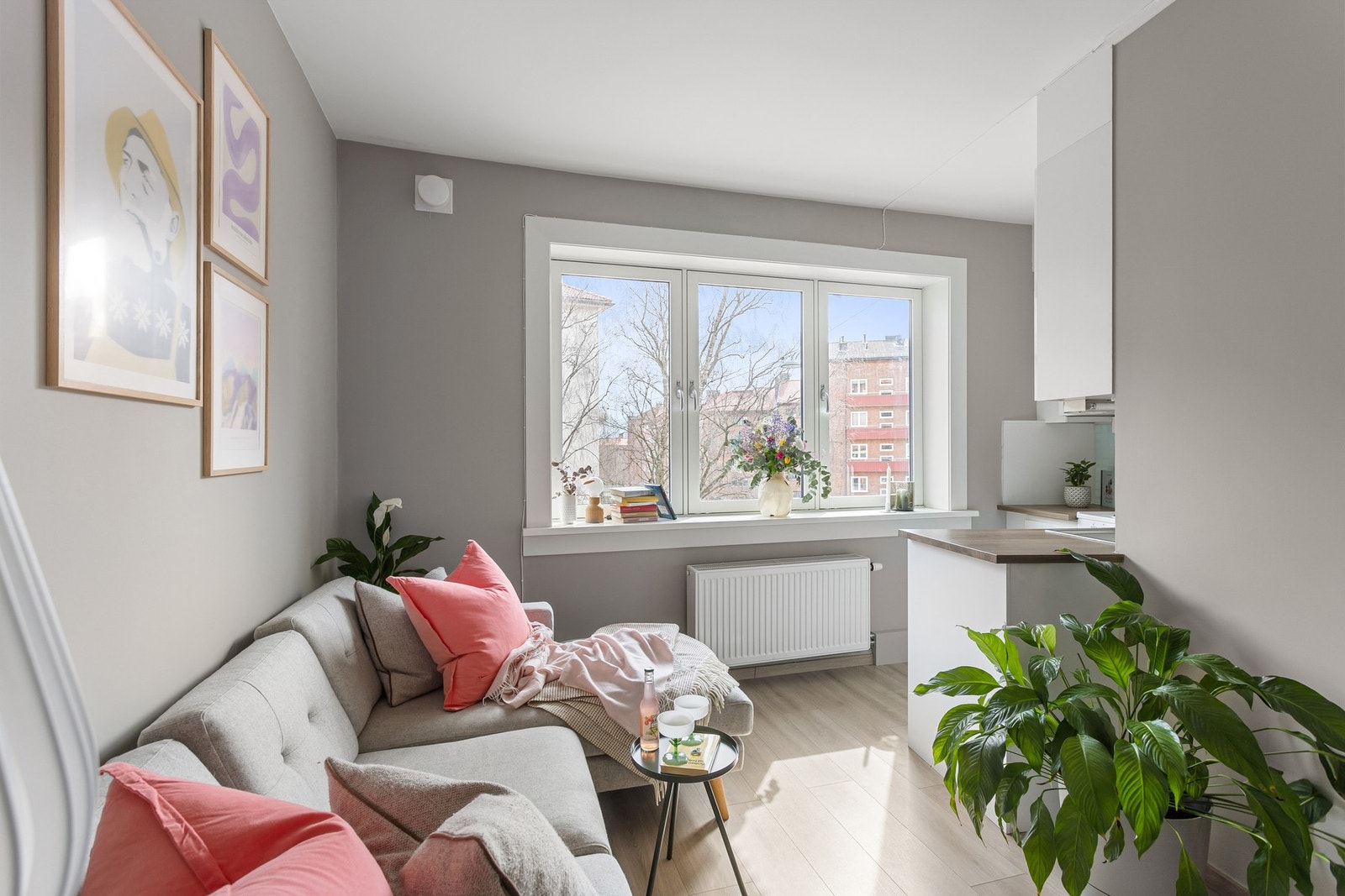 Leiligheten ligger i byggets 2. etasje, og har en god planløsning som utnytter plassen optimalt. Galleribilde