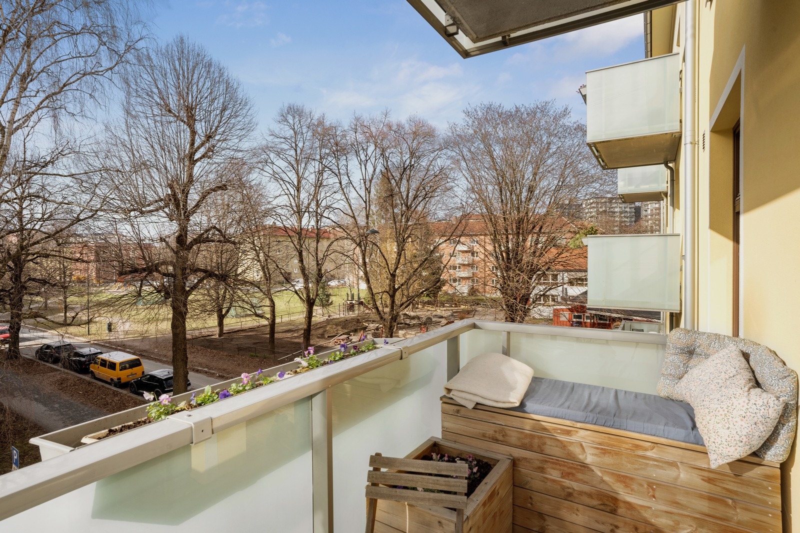 Balkongen har gode solforhold og er på ca. 4,4 m². Galleribilde