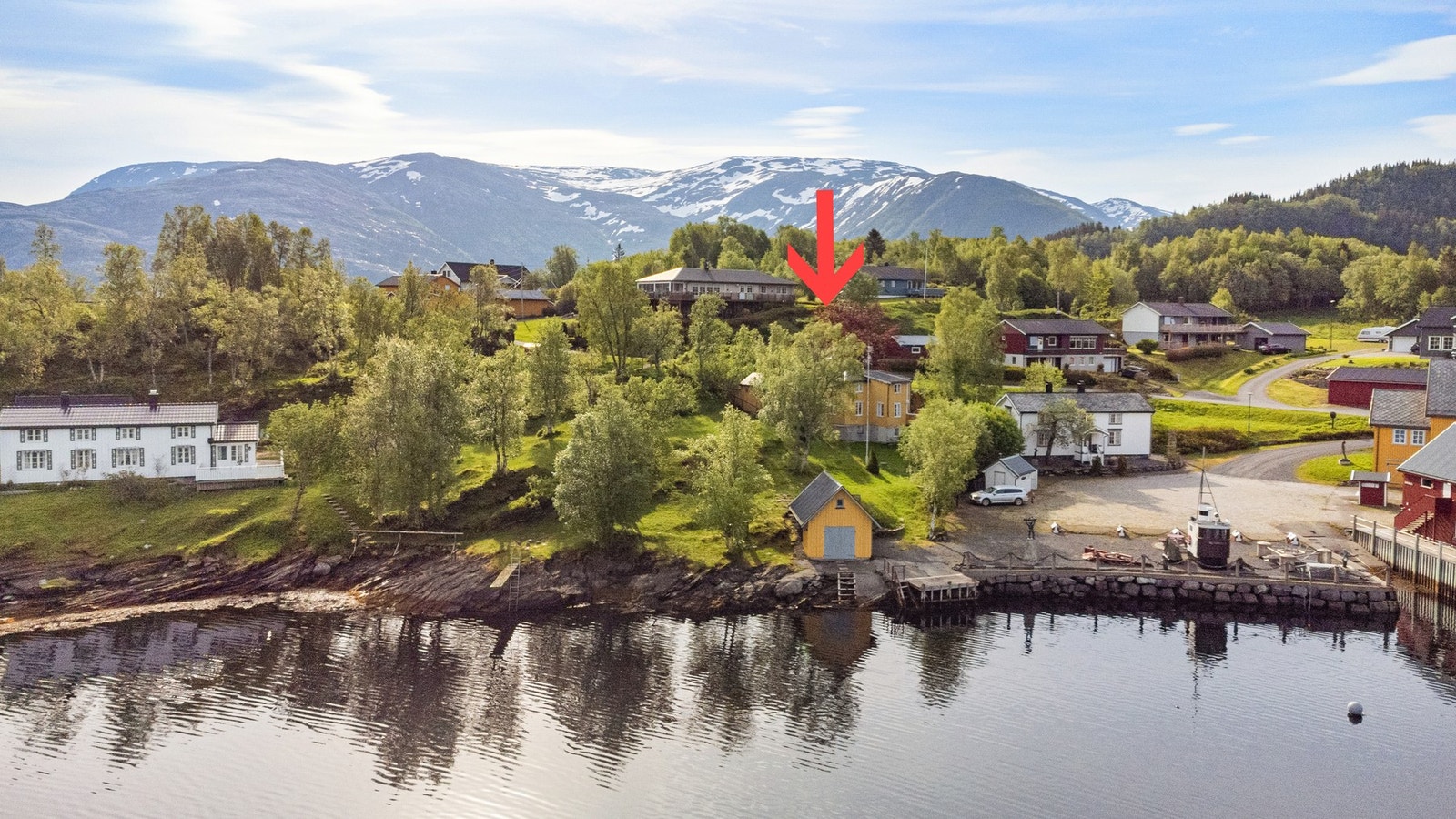 Velkommen til Nevernesveien 67 - En fritidsbolig med eget naust i solrike omgivelser Galleribilde