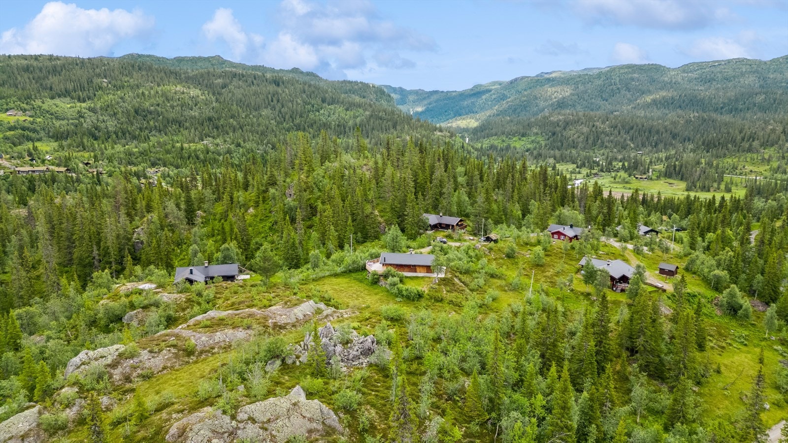 Nærområdet er et eldorado for de friluftsinteresserte med de mange, helårs tur- og rekreasjonsmulighetene. Galleribilde
