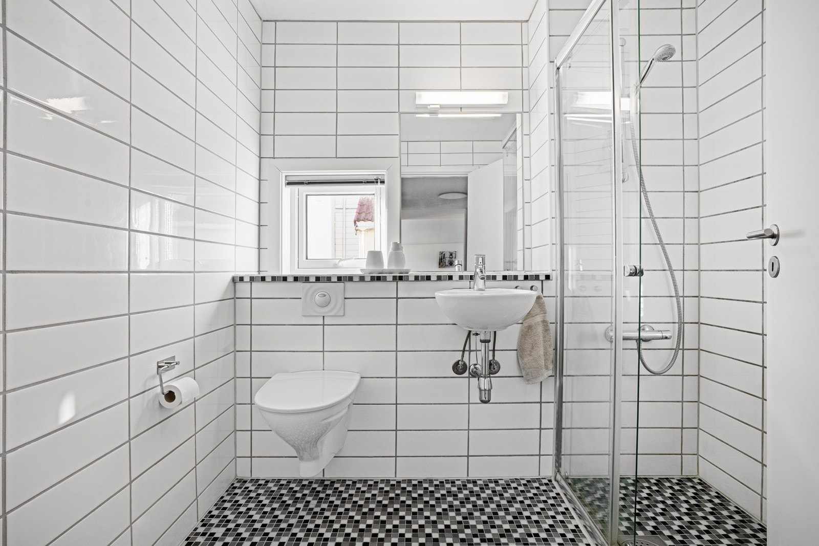 Flislagt bad, oppgradert i 2009. Galleribilde