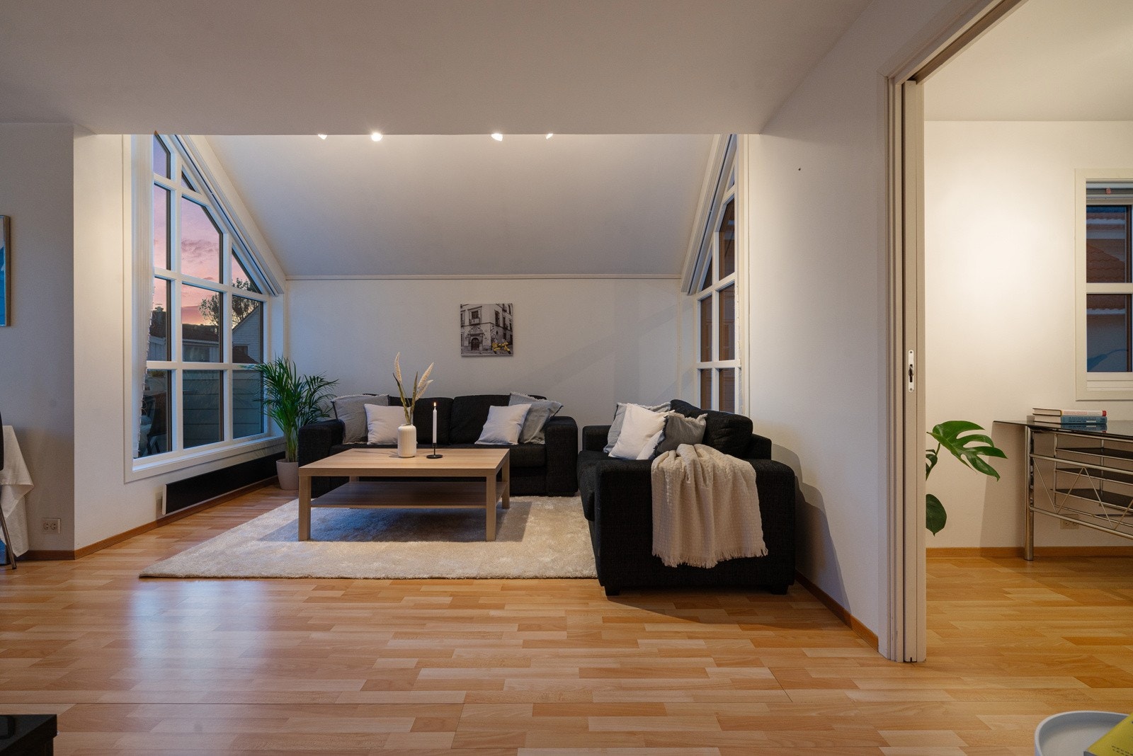 Dette er en svært innbydende leilighet med en hel rekke kvaliteter som gir et flott, helhetlig uttrykk! Galleribilde