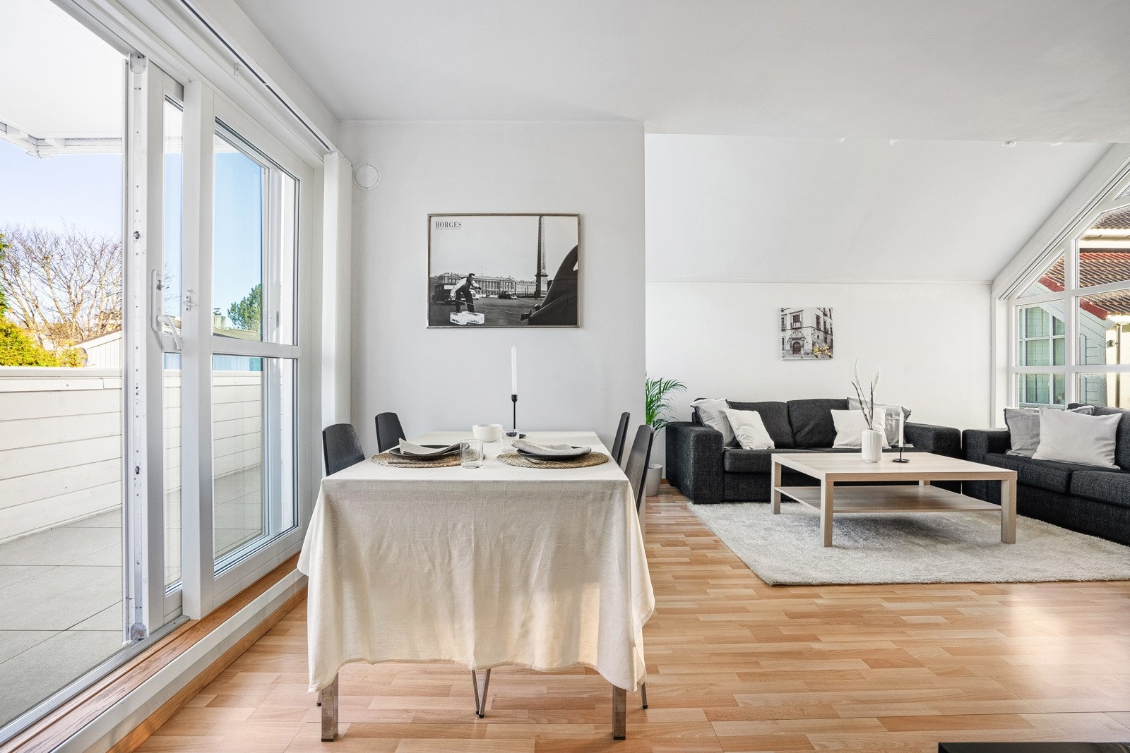 God plass til spisegruppe. Galleribilde