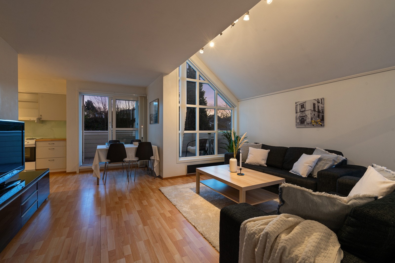 Kveldsbilde - Stue Galleribilde