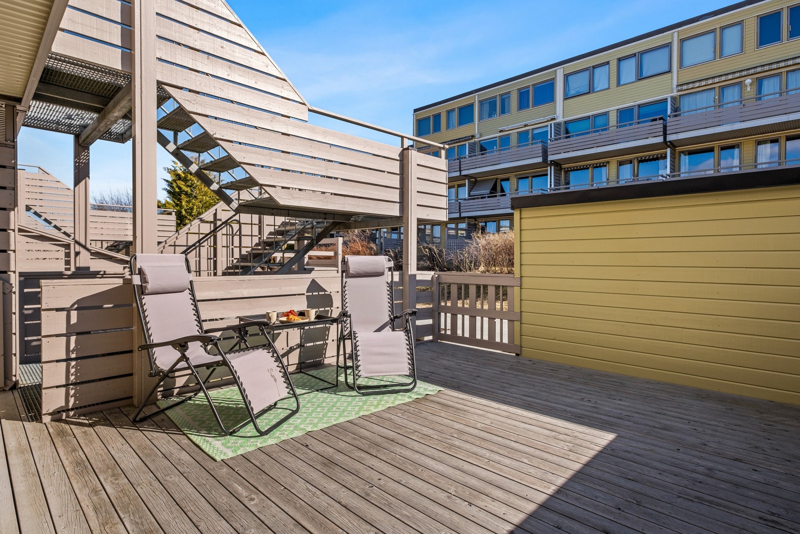 To felles utvendige boder. Vannuttak på begge sider av bygget. Galleribilde