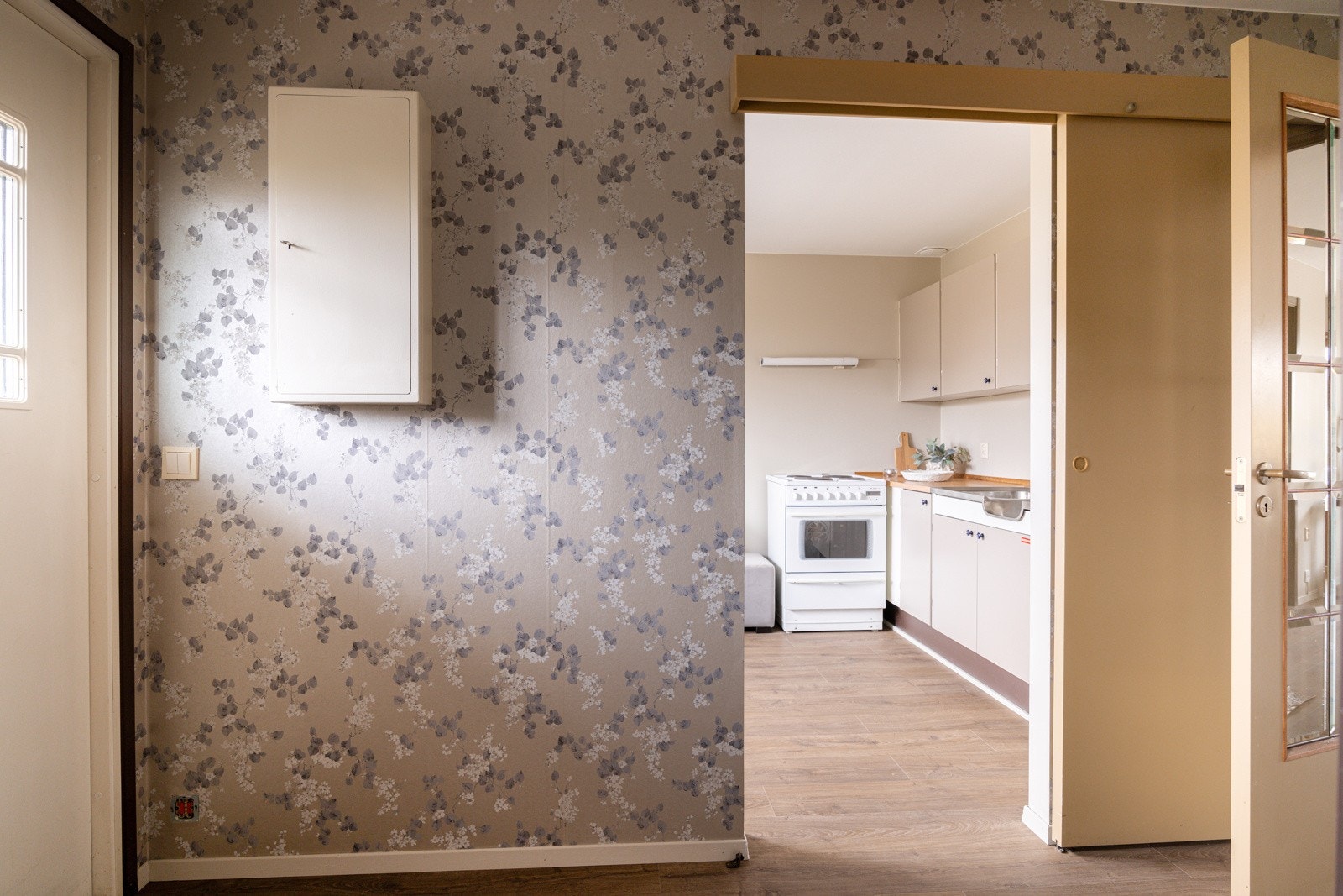 Entré/gang mot kjøkken. Galleribilde