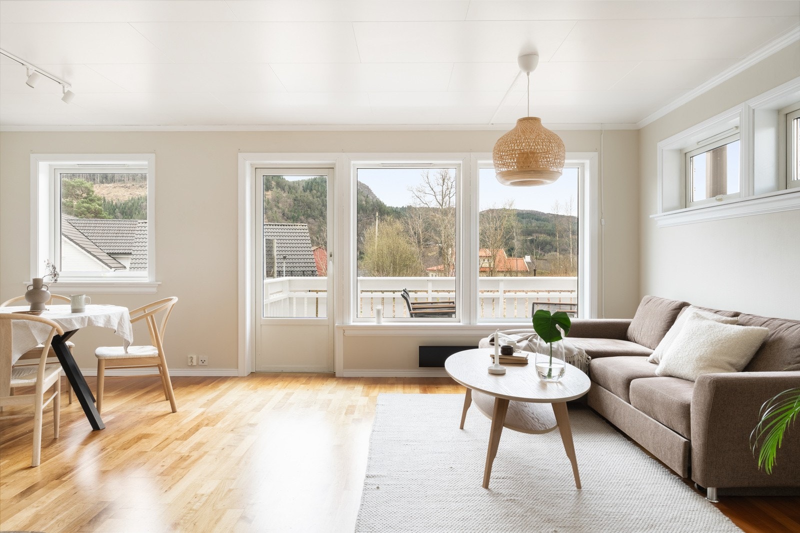 Rommets utforming gjør det enkelt å møblere i ulike soner. Galleribilde