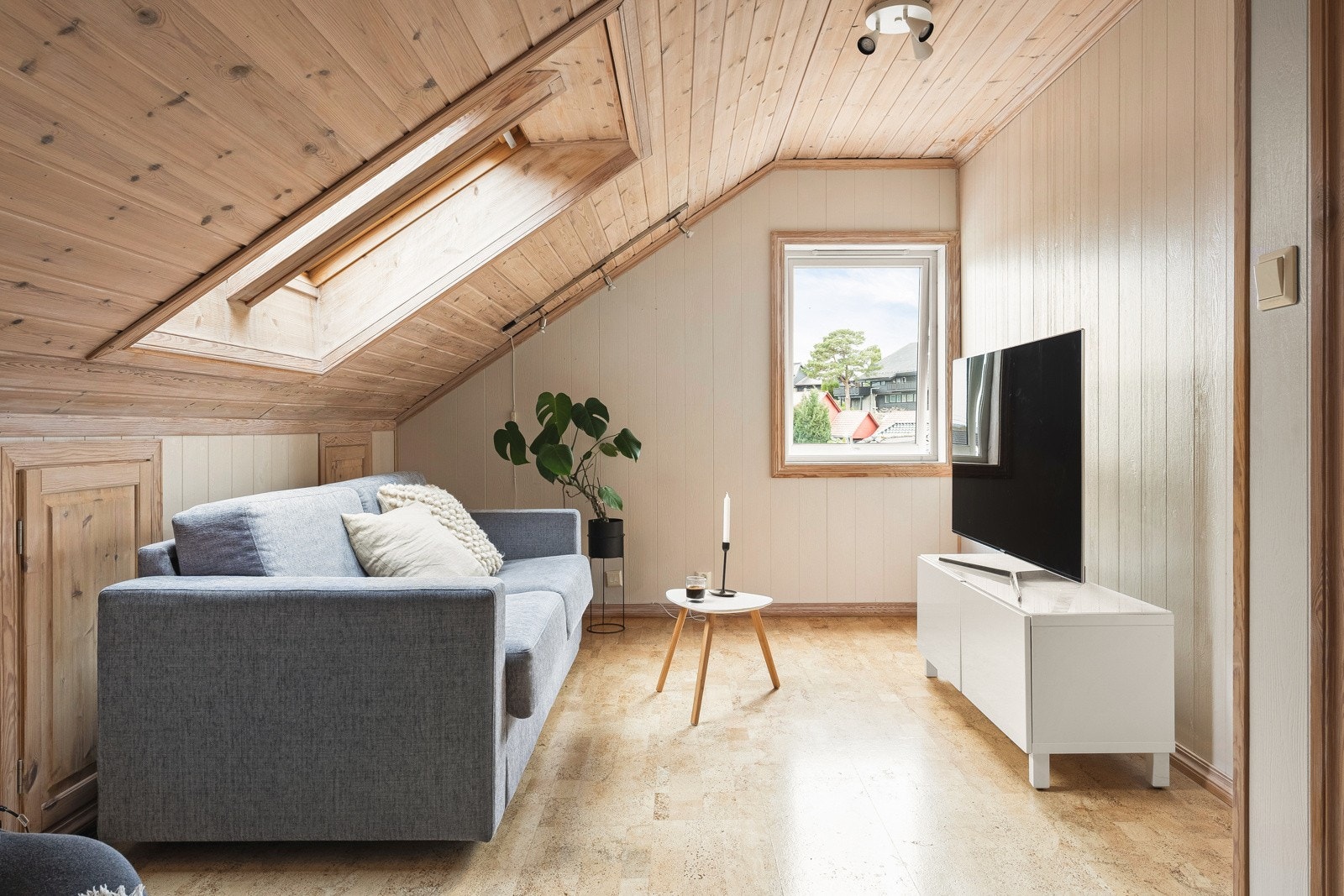 Loftstue som og kan benyttes til soverom. Galleribilde