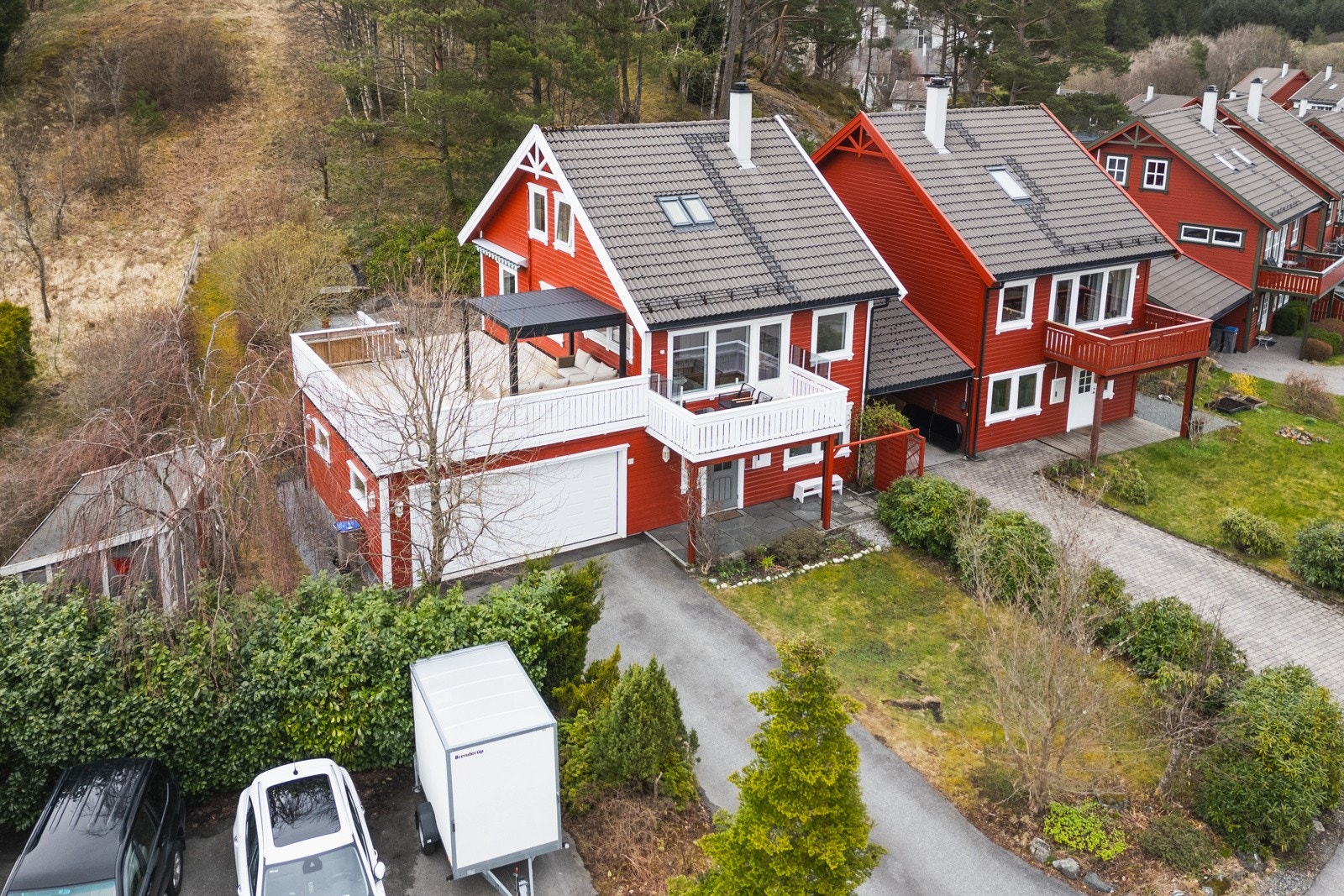 Her bor du i barnevennelige og rolige strøk, som følger av en beliggenhet i en rolig blindvei. Galleribilde