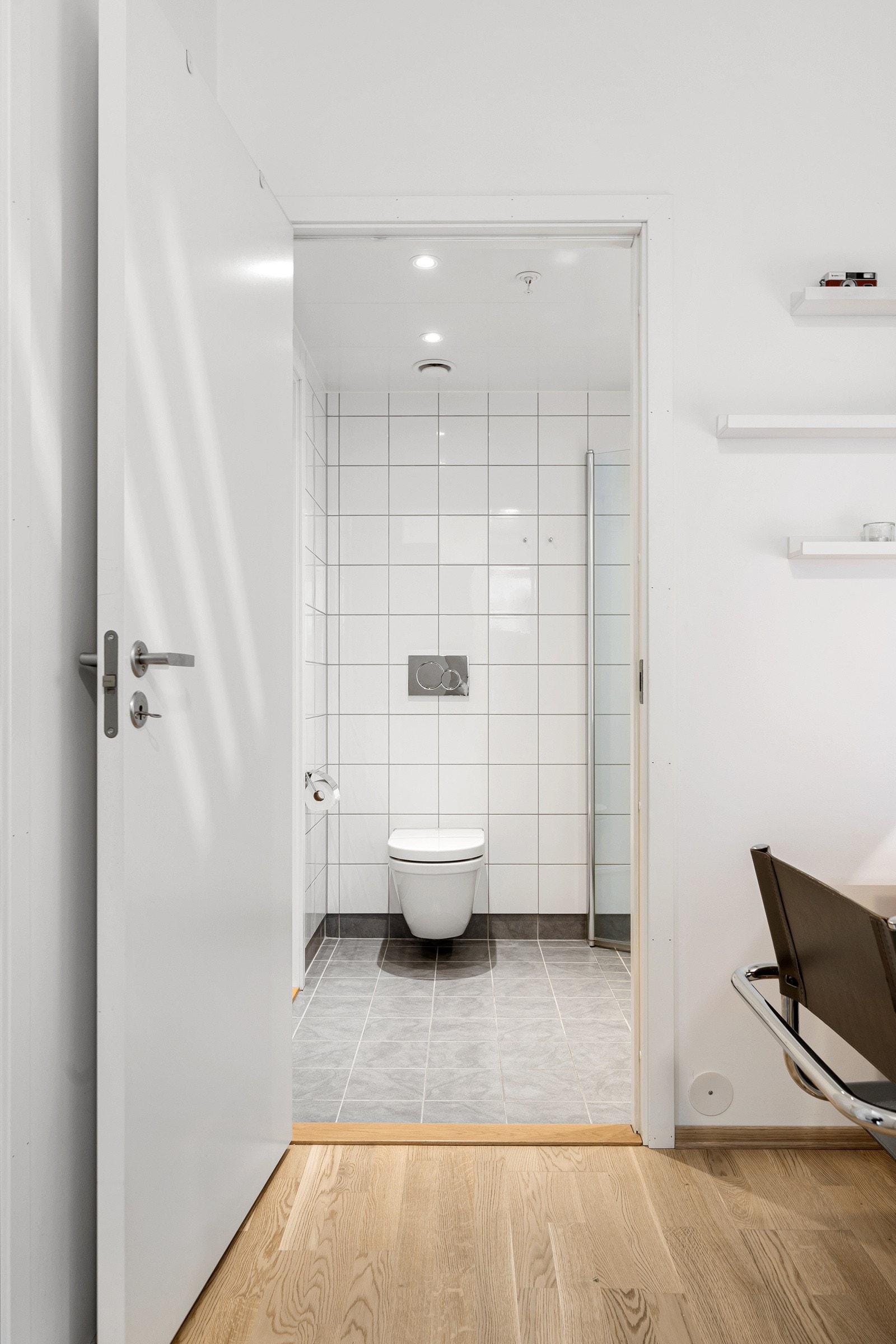 Leiligheten har to bad - ett i tilknytning til soverom og ett i tilknytning til gang. Galleribilde