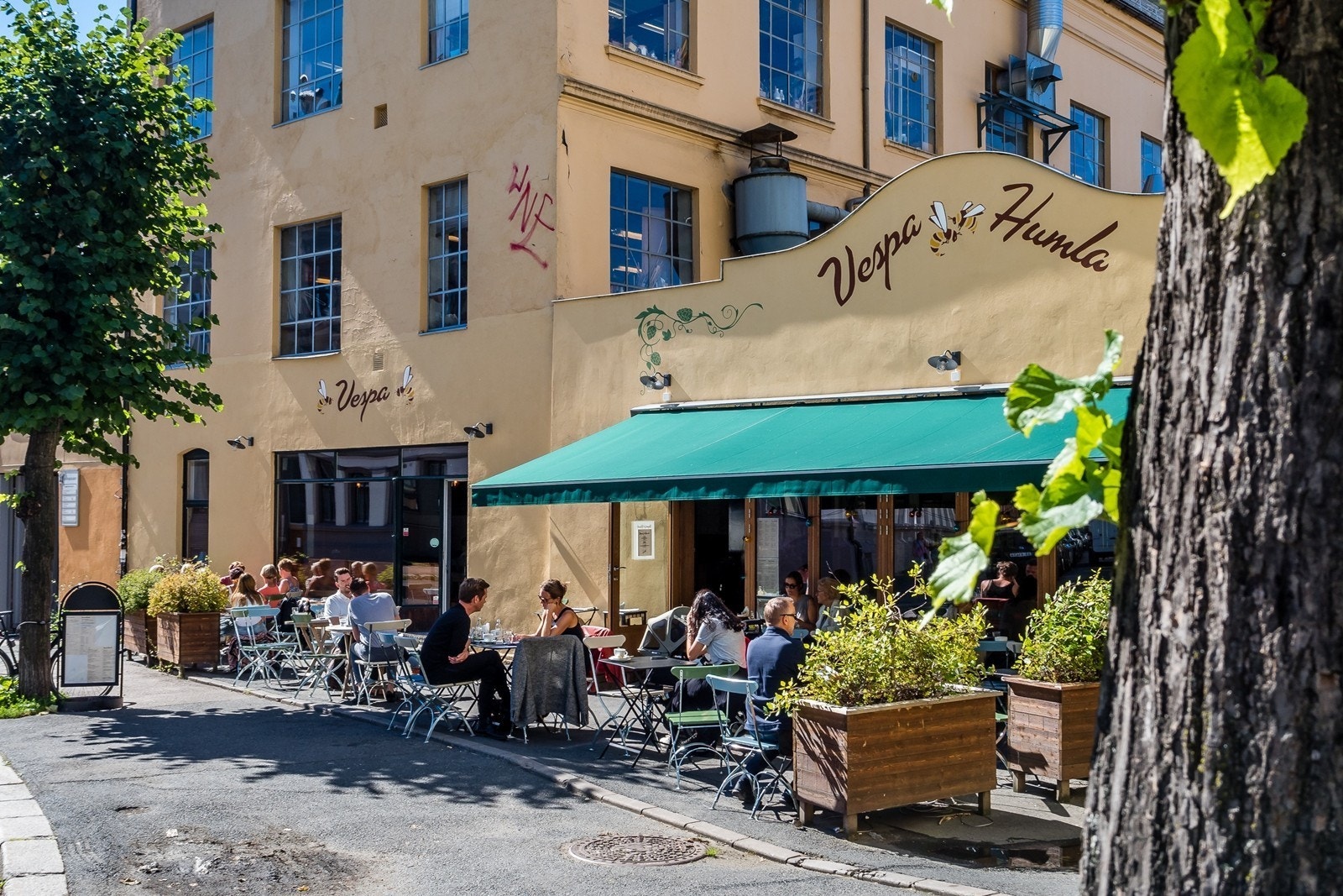 Vespa og Humla er en av mange nærliggende og utrolig hyggelige serveringssteder i nærområdet Galleribilde