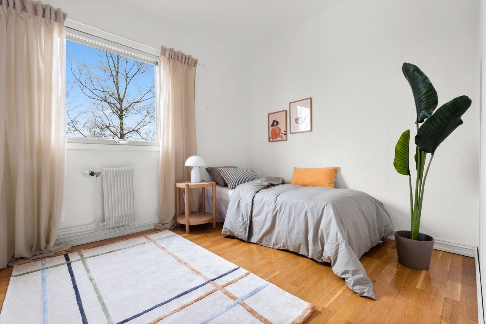 Boligen andre soverom passer perfekt som et barne- eller gjesterom. Alt etter behov! Galleribilde