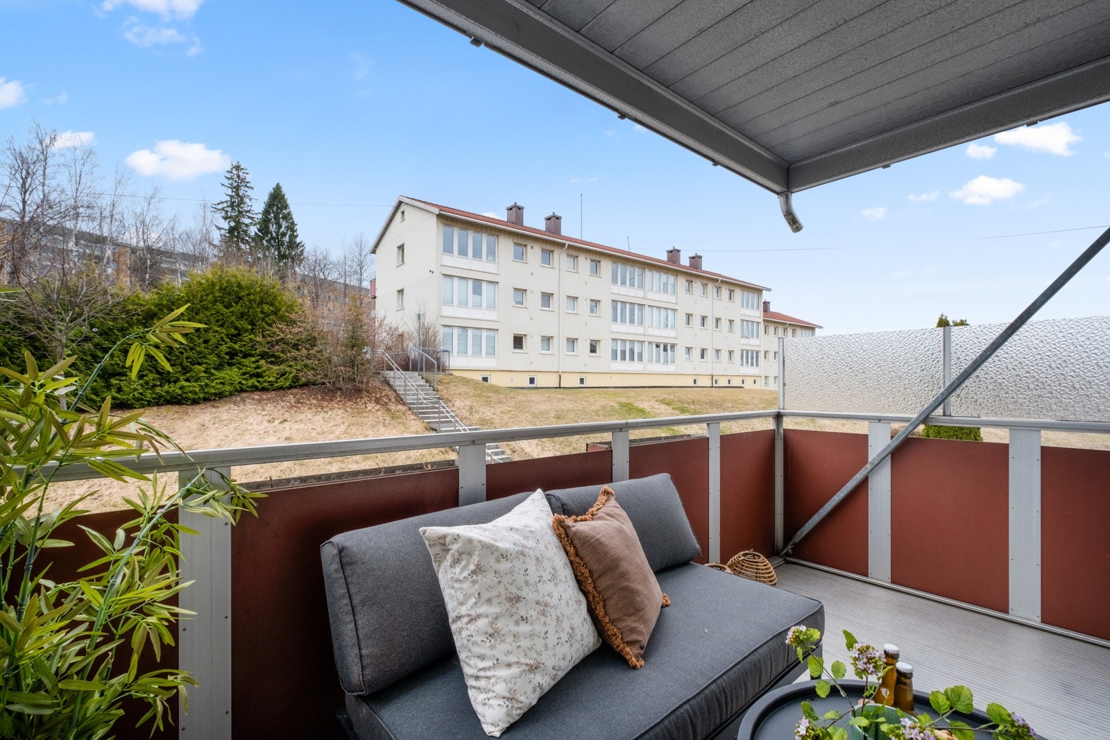 Balkongens store størrelse gir god plass til utemøbler og grill. Galleribilde