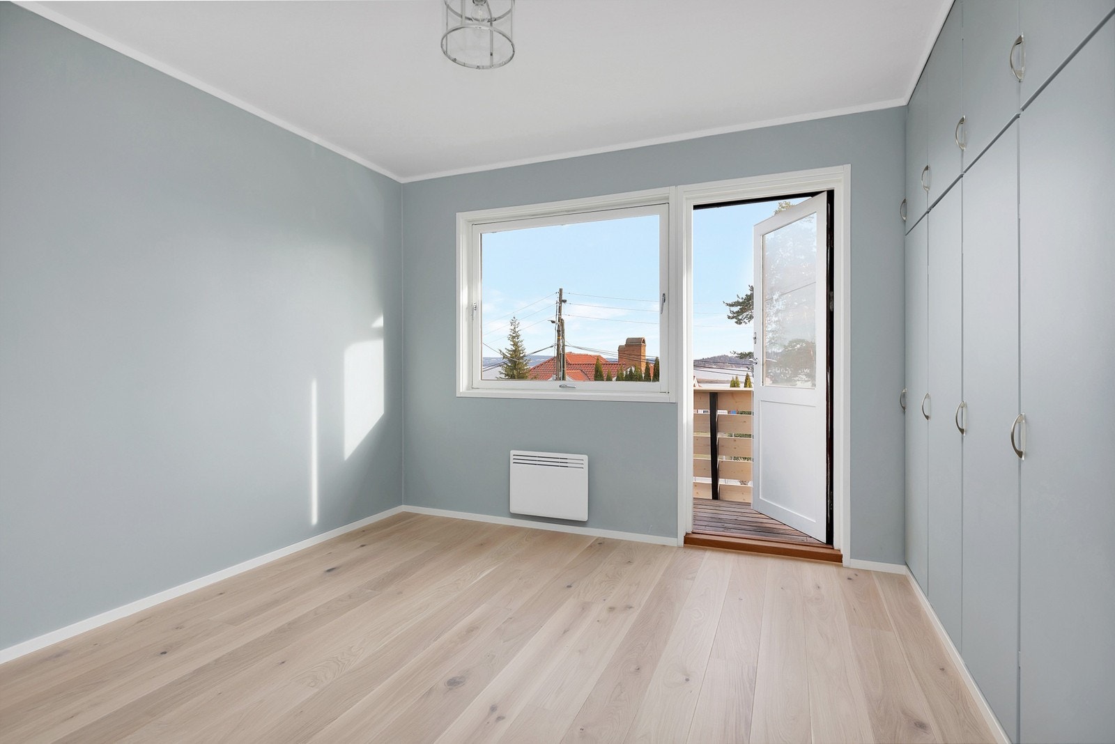 Soverom med utgang til balkong Galleribilde