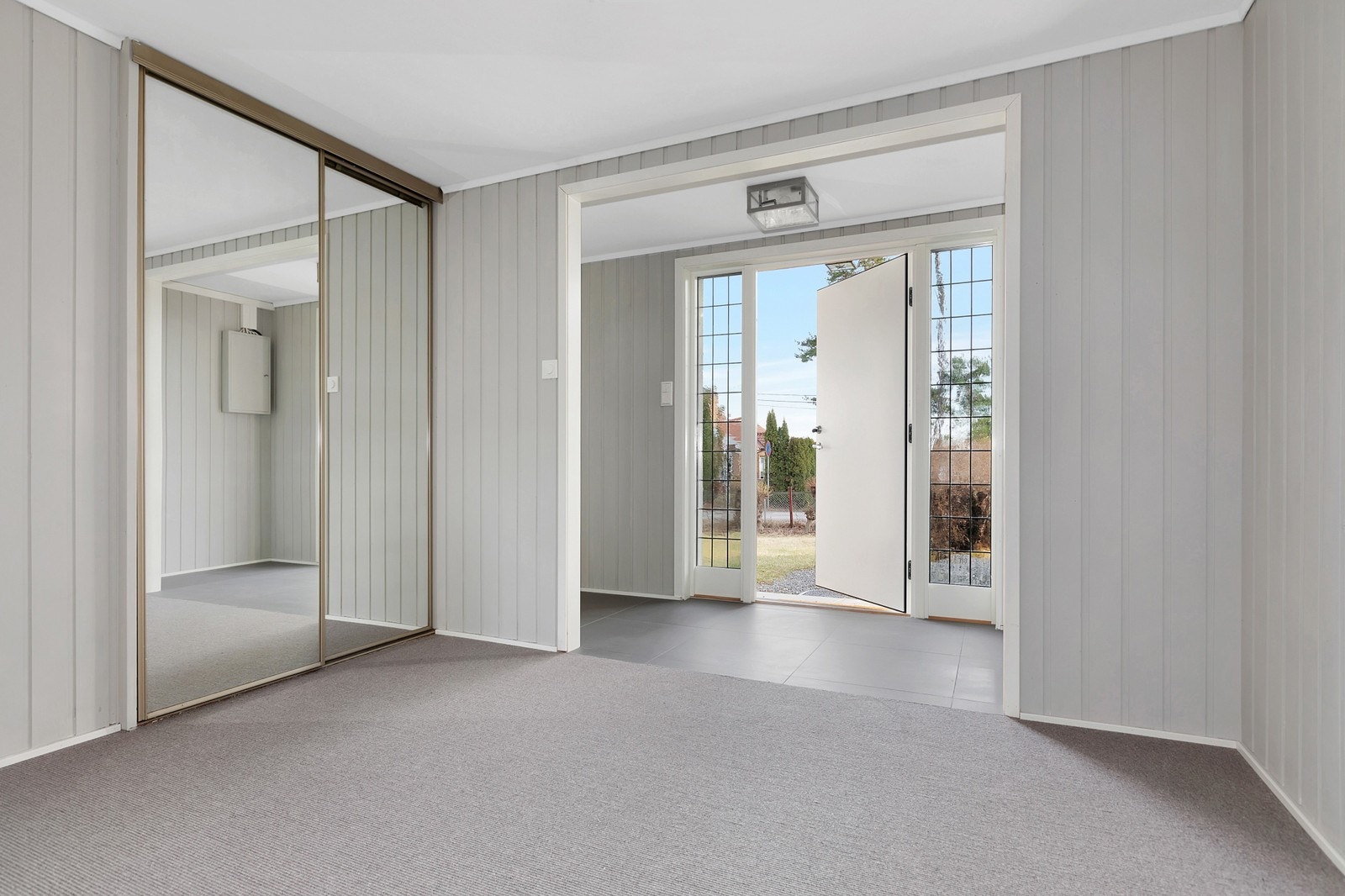 Entre med god garderobeplass Galleribilde