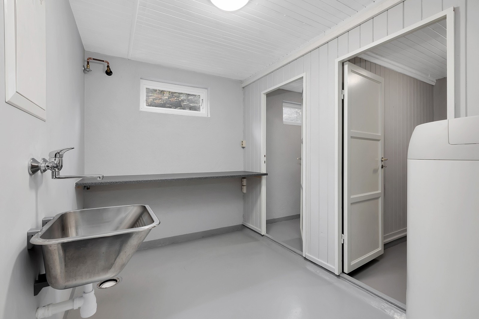 Vaskerom med opplegg for vaskemaskin og tørketrommel Galleribilde