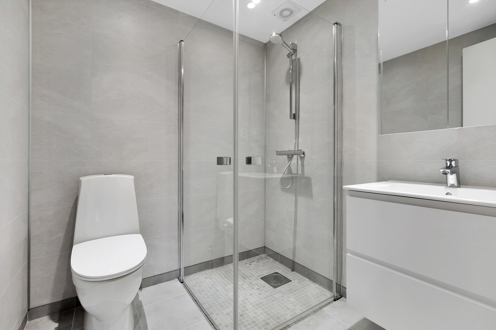 Bad med dusj og wc Galleribilde