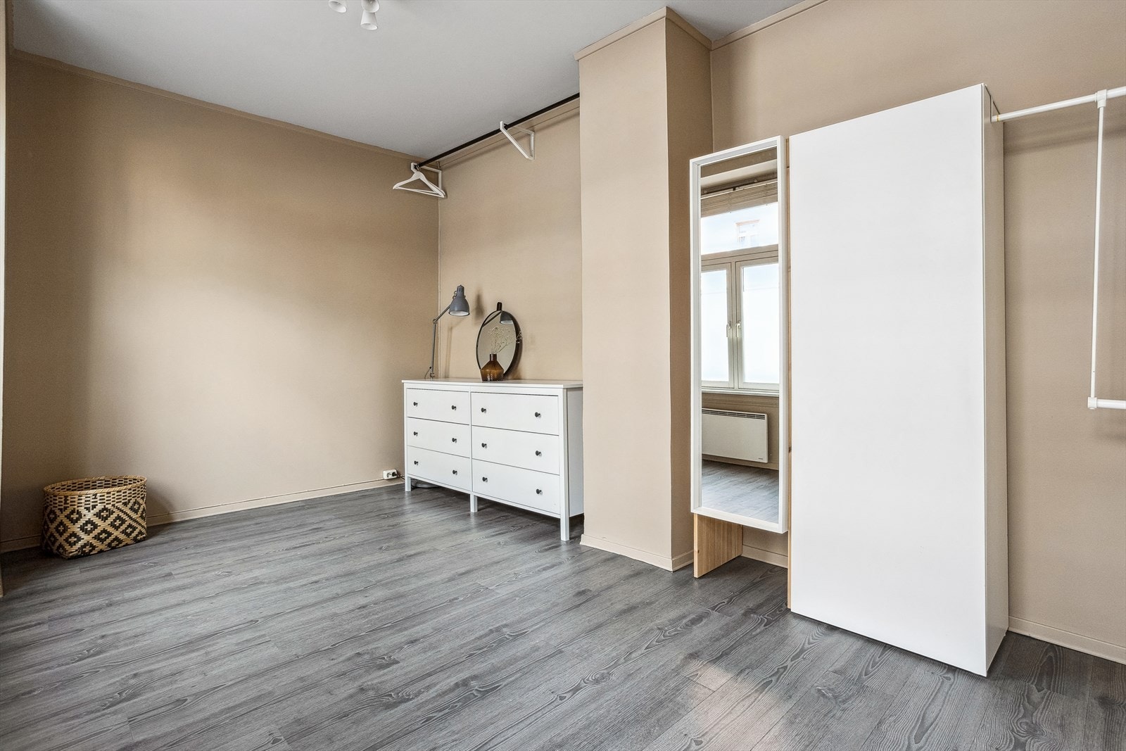 Soverom I: God plass til både garderobeskap og kommoder Galleribilde