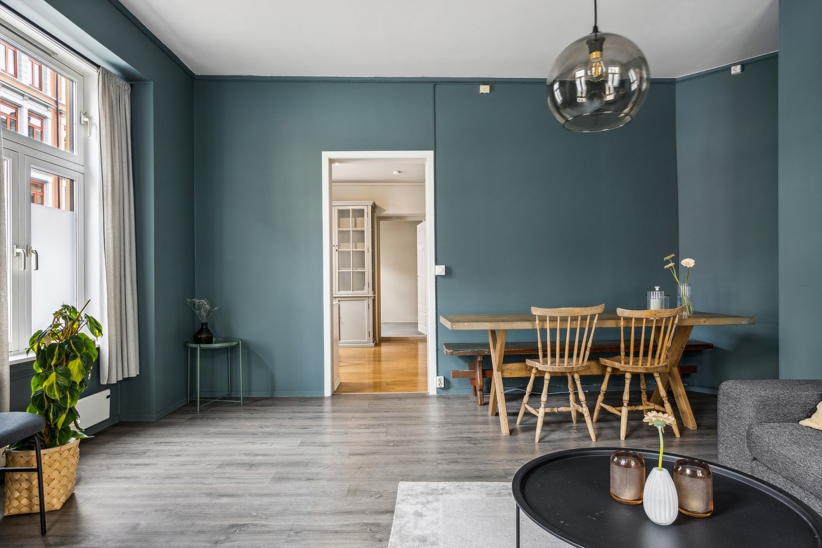 Takhøyde i stue målt til 2,8 m Galleribilde