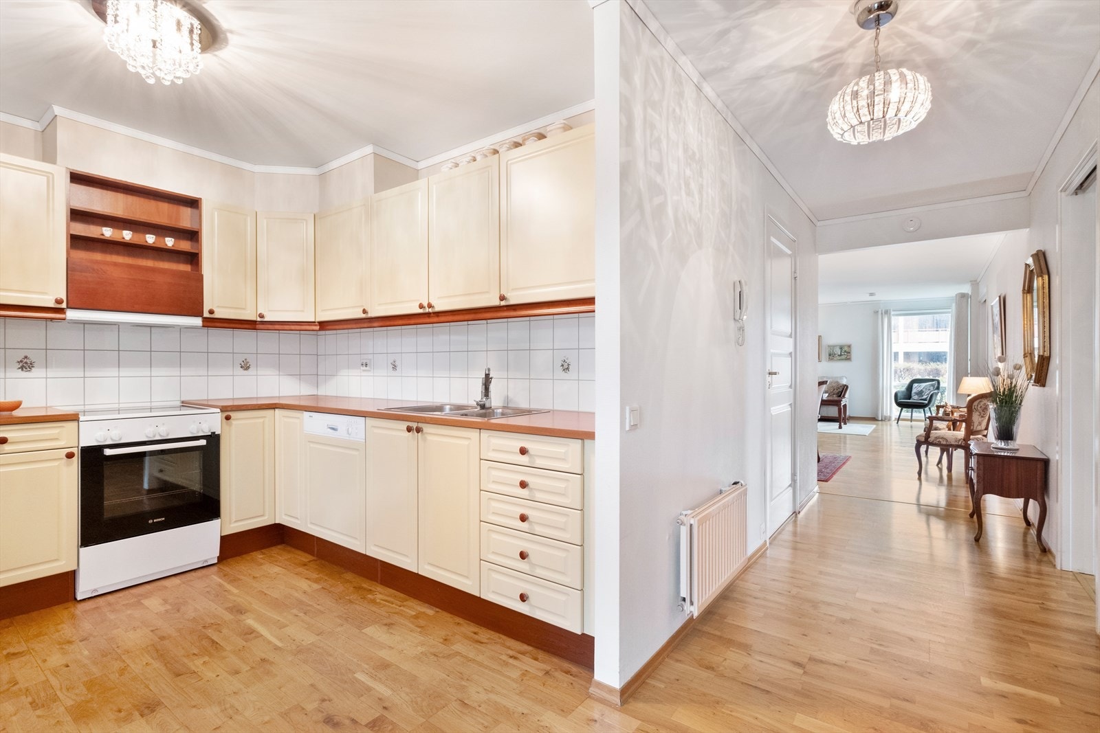 Fra kjøkkenet og gangen Galleribilde