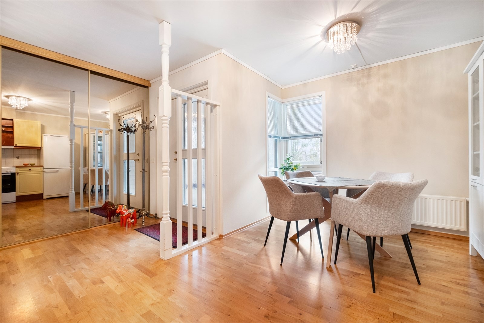 Fra kjøkken og entrè Galleribilde