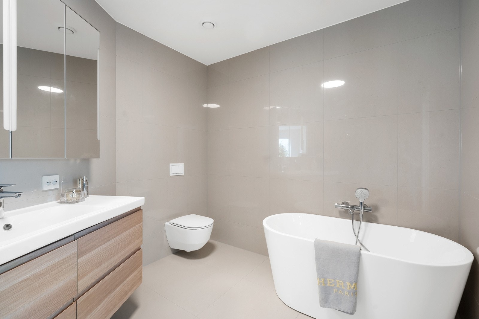 Bad nr. 2 har badekar Galleribilde