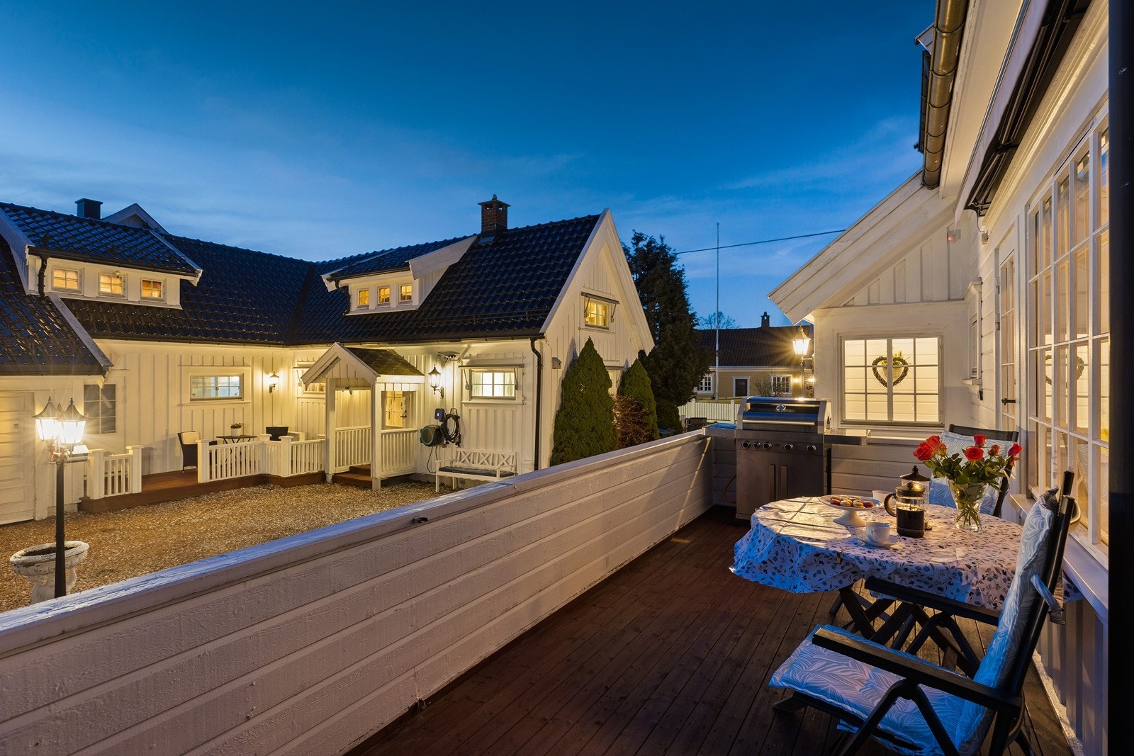 Bebyggelsen danner et godt skjermet og atriumlignende tun Galleribilde