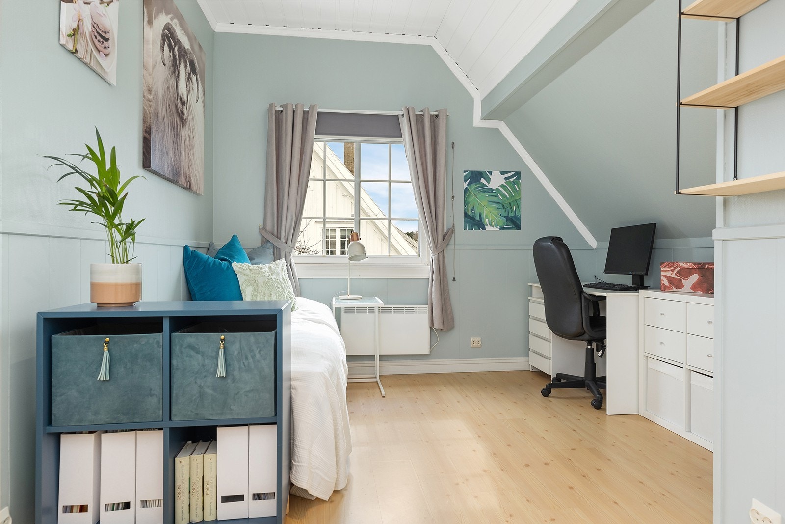 Soverom 2 - Med pene farger og god plass til møblering Galleribilde