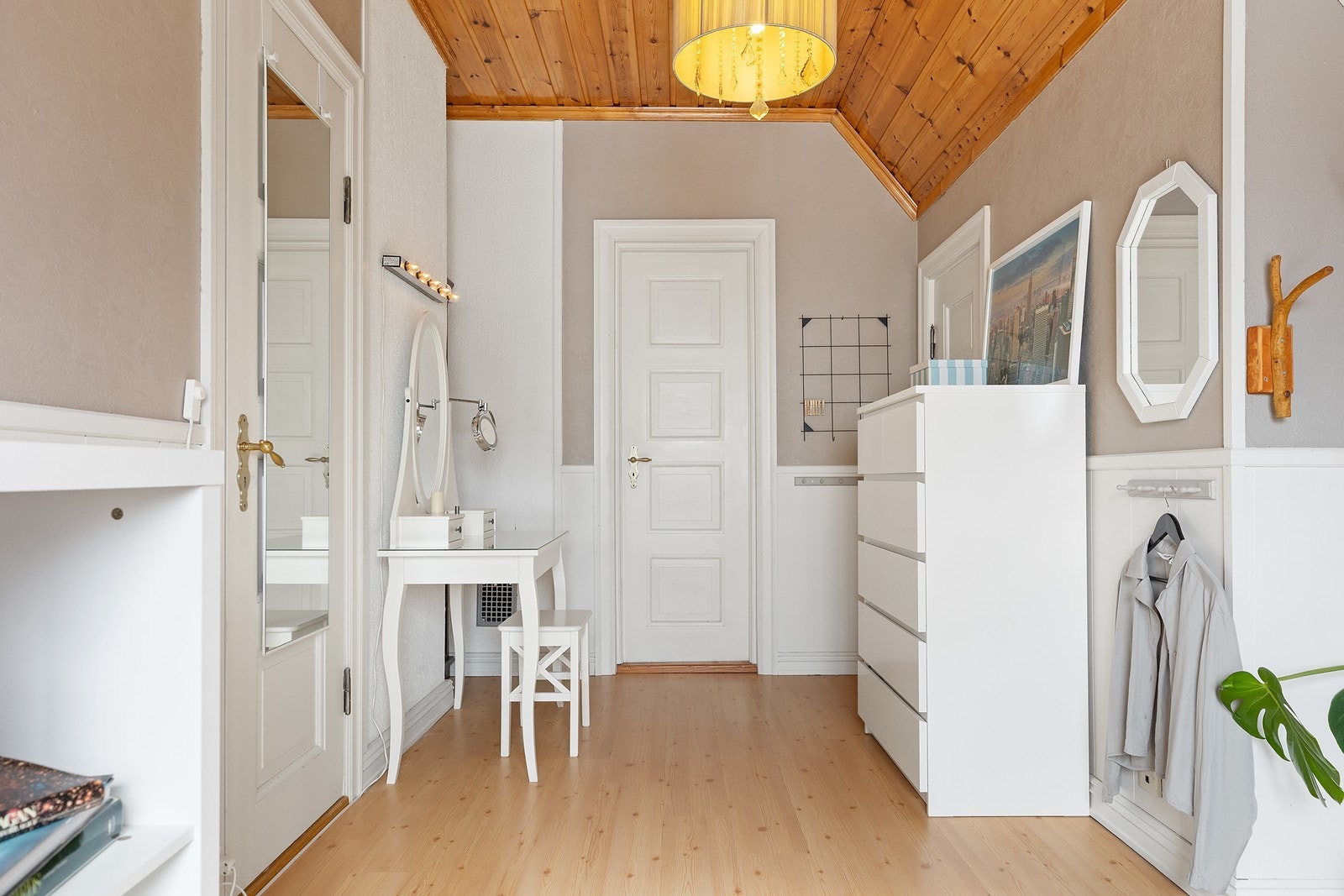 Soverom 3 - Inngang til Walk-In og plass til andre oppbevaringsmøbler Galleribilde