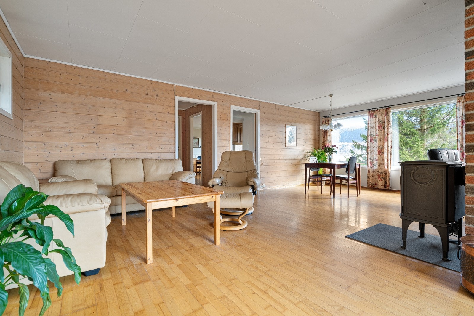 Stue med flott utsyn over kvål. Galleribilde